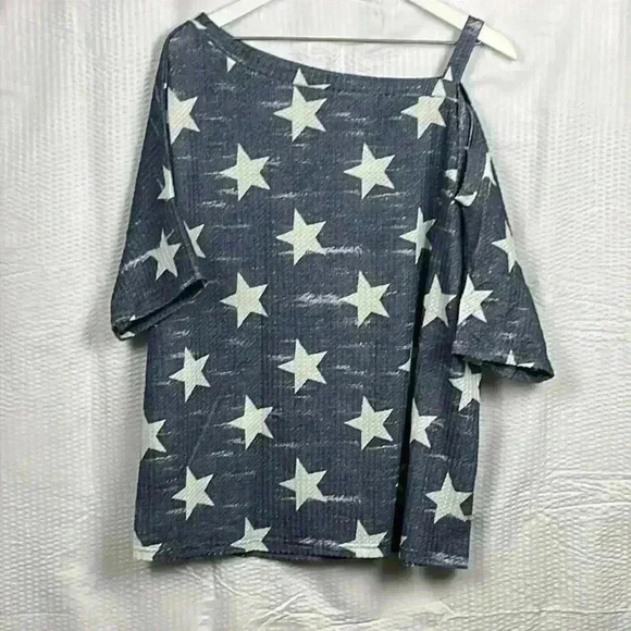 Women’s Blue Tee Shirt White Star Pattern Short Sleeves  Shoulder Cutout 2XL - Picture 1 of 7